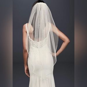 DAVID'S BRIDAL tulle fingertip veil with pearl edge